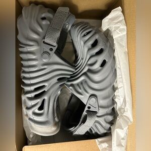 Crocs Pollex Clog by Salehe Bembury
Niagara